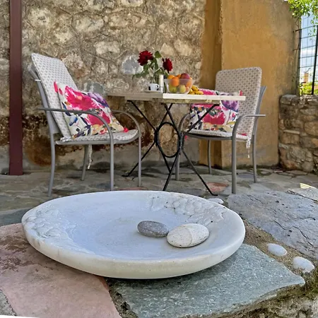 Lina's Art And Stone Apartman *