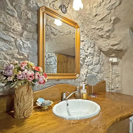 Lina's Art And Stone