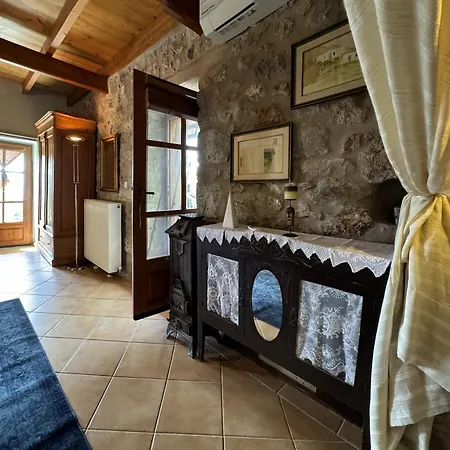 Lina's Art And Stone Apartman